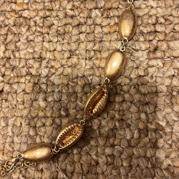 Gold Shell Necklace - Picture 2 of 2